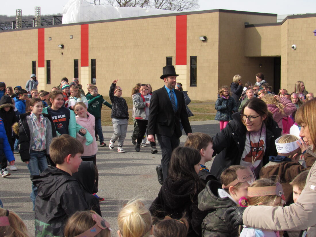 6 More Weeks of Winter ‘Wildcat Willy’ Sees Shadow at Washington Lands